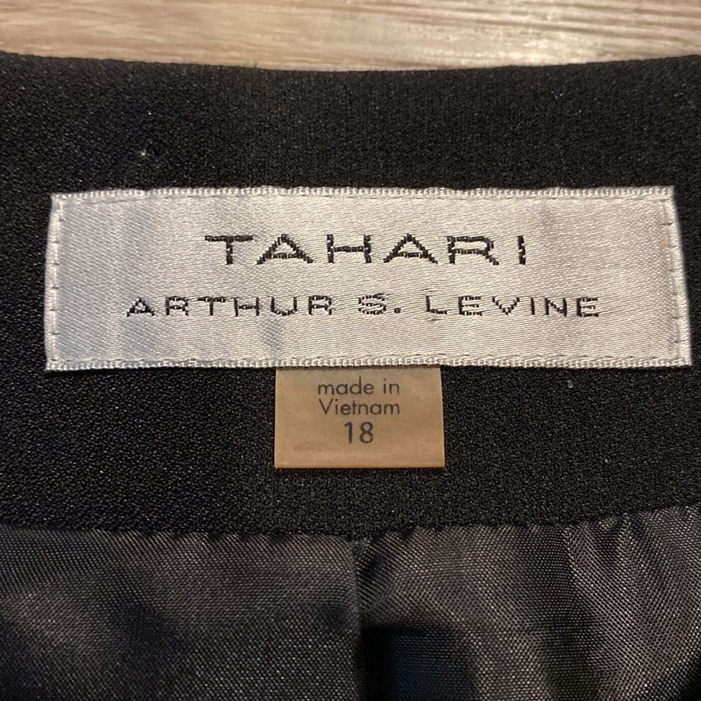 TAHARI Arthur S. Levine you omens black ruffle gold zipper blazer size 18 - Picture 7 of 9